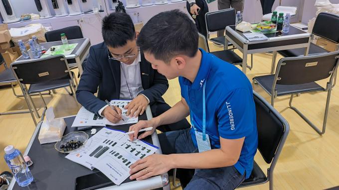 Liliwise Tuya Ttlock Cerraduras Electrices Wifi Sidik Jari Kamera Digital Smart Door Lock Dengan Kamera 32